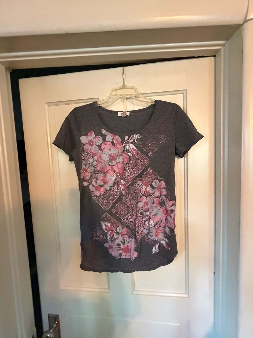 Madison & Berkeley Floral T-Shirt Size M Gray